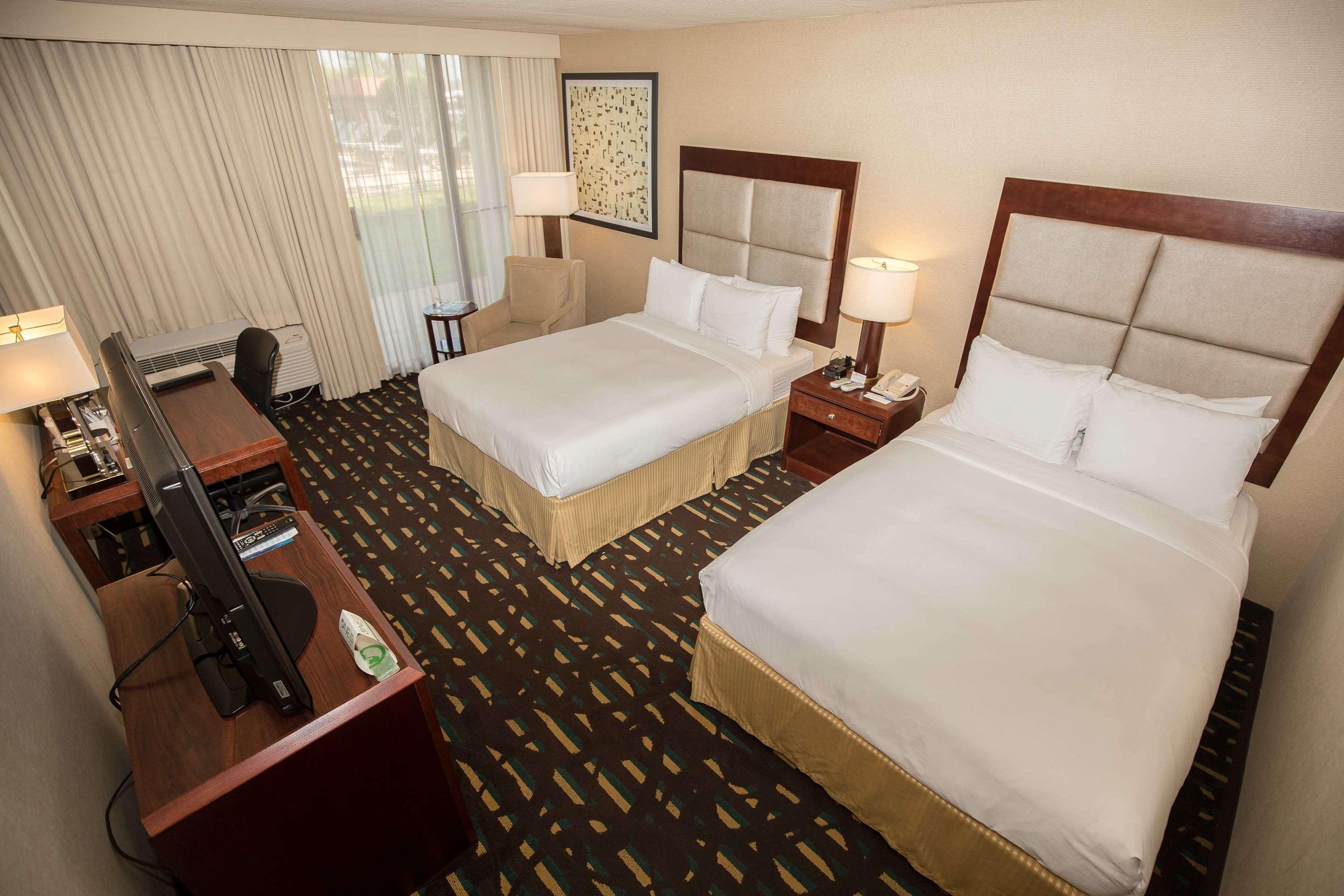 Отель Wyndham Chicago O'Hare Розмонт Экстерьер фото