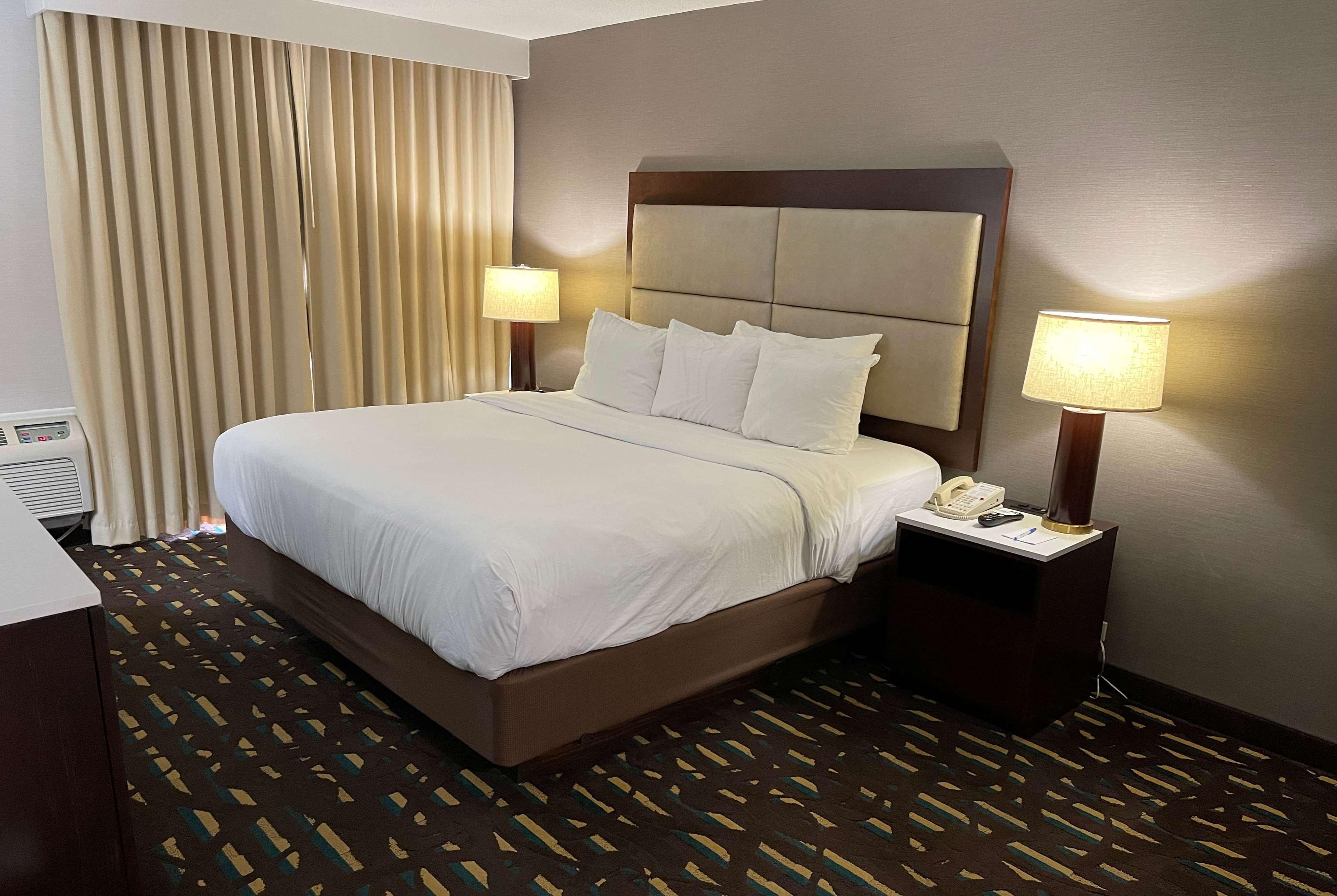 Отель Wyndham Chicago O'Hare Розмонт Экстерьер фото
