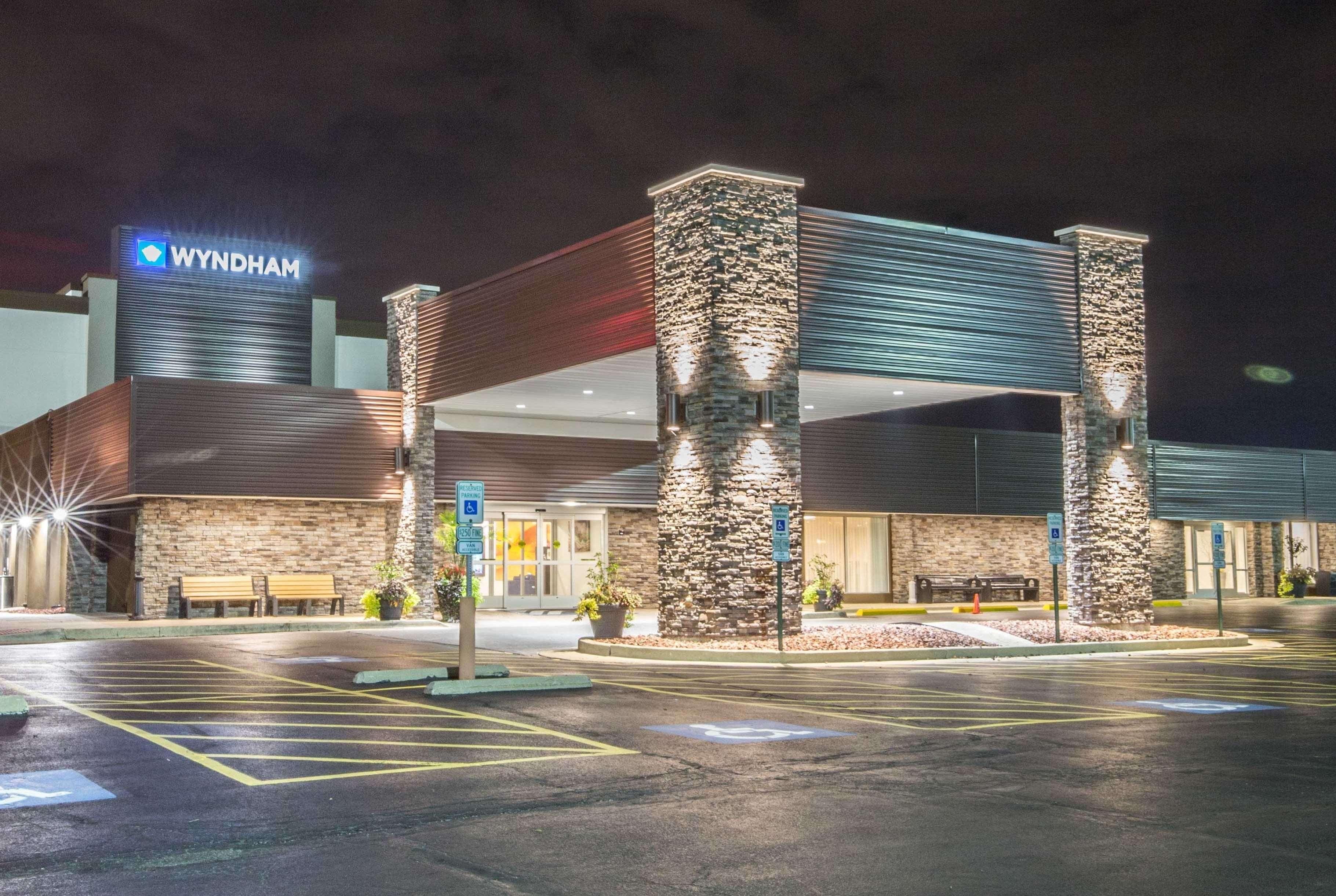 Отель Wyndham Chicago O'Hare Розмонт Экстерьер фото