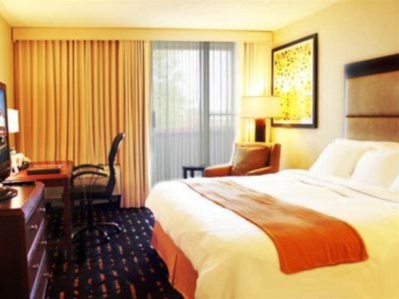 Отель Wyndham Chicago O'Hare Розмонт Экстерьер фото